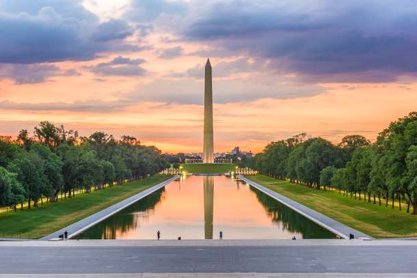 Take a visit to National Mall and be astonished by the mesmerizing surroundings 