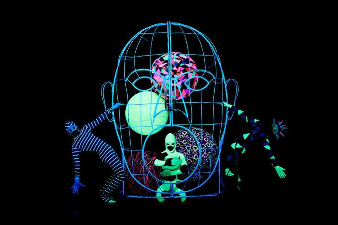 Black Light Theater Srnec Performance