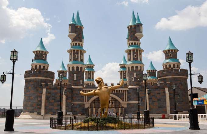 Visit Isfanbul Theme Park - the first modern theme park in Turkey