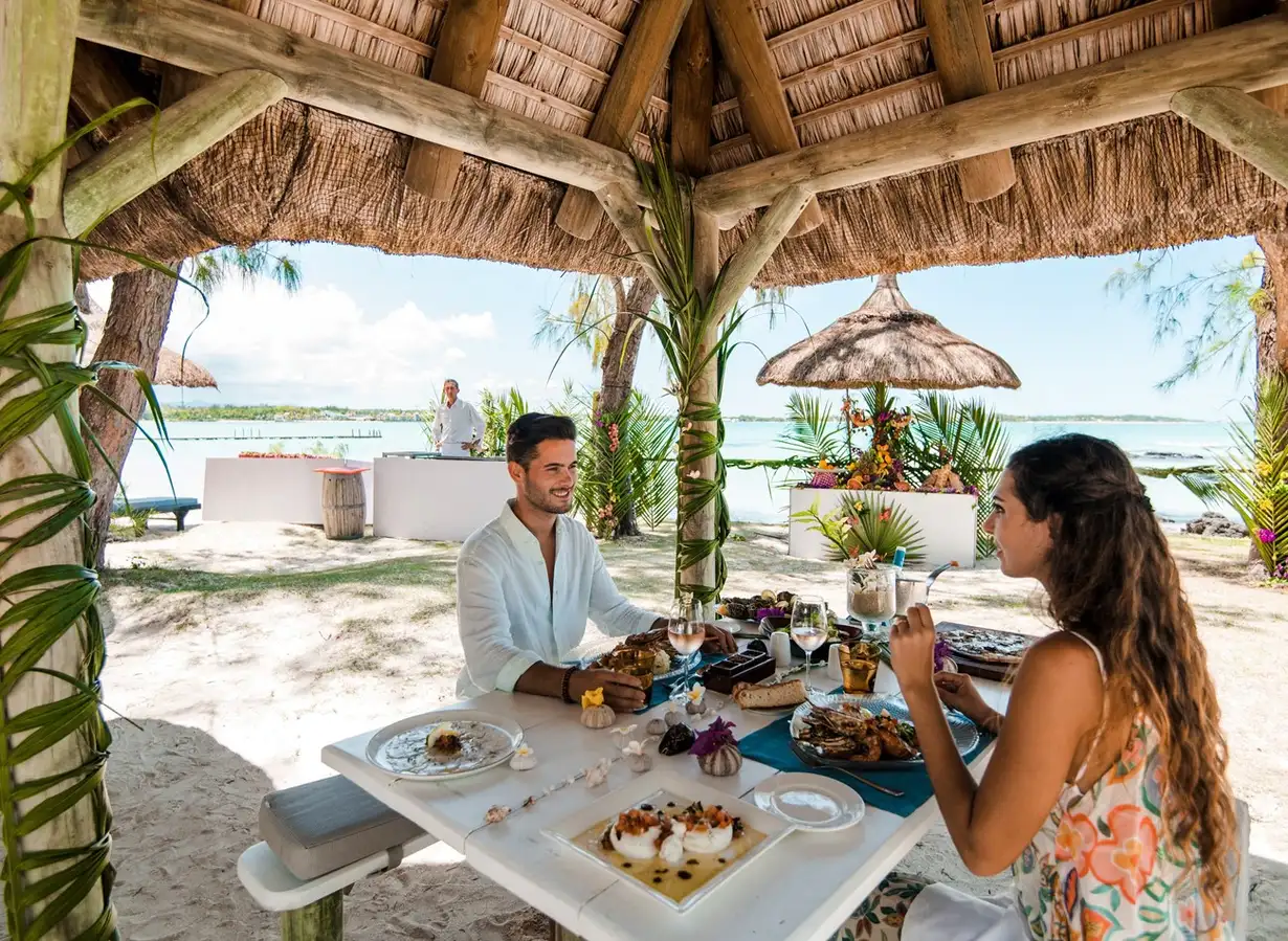 6etckvc4lqcb4dc3easp13e1mmuw 5.%20lunch%20at%20ilot%20mang%c3%a9nie%20beach