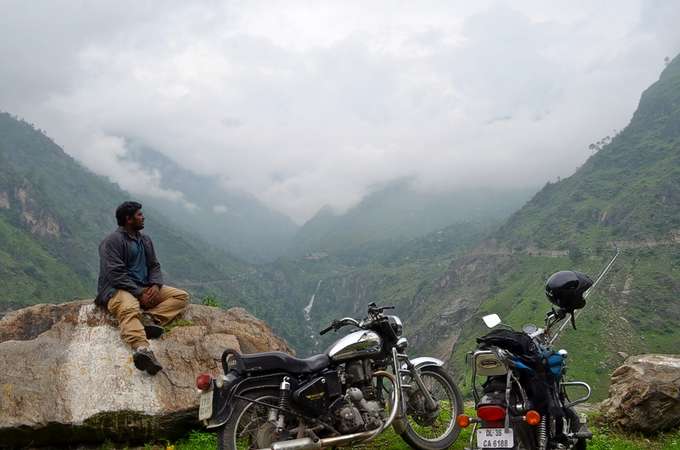 Enjoy riding amidst the scenery of Shimla