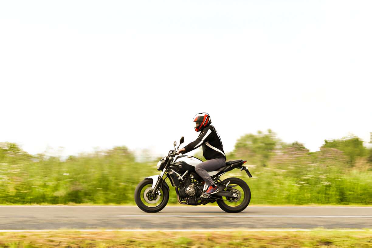 Ride in style through Chennai on a Yamaha FZ V2.0 FI