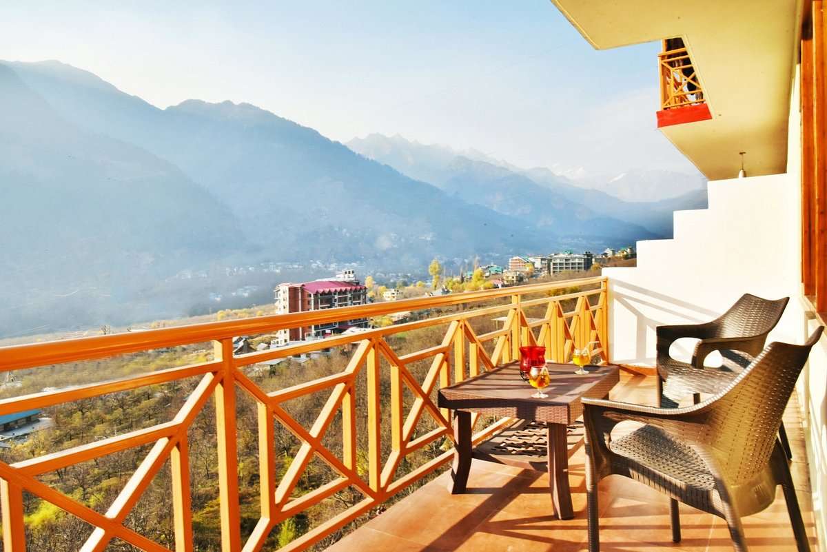 Whistling Pines Resort & Spa Image