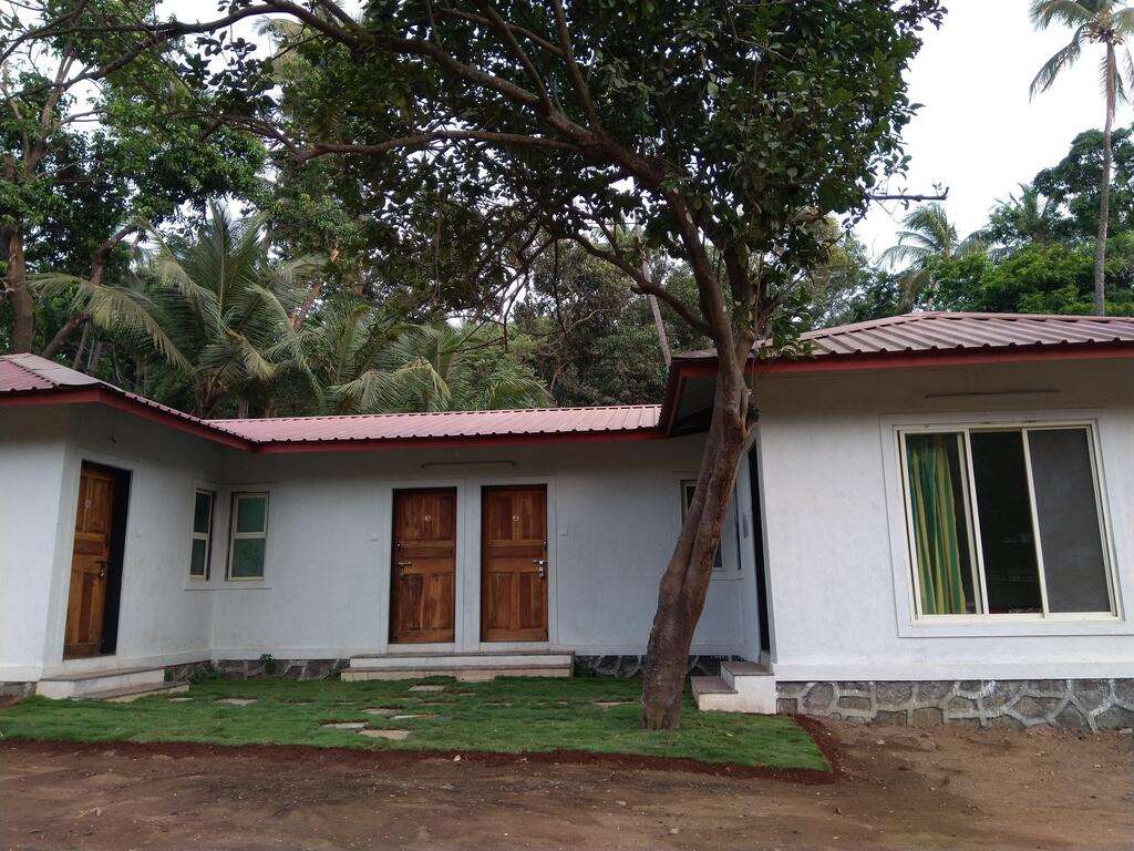 A Cozy Homestay Near The Serene Beaches Of Alibag