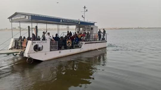 Cruise In River Ganga, Patna Image