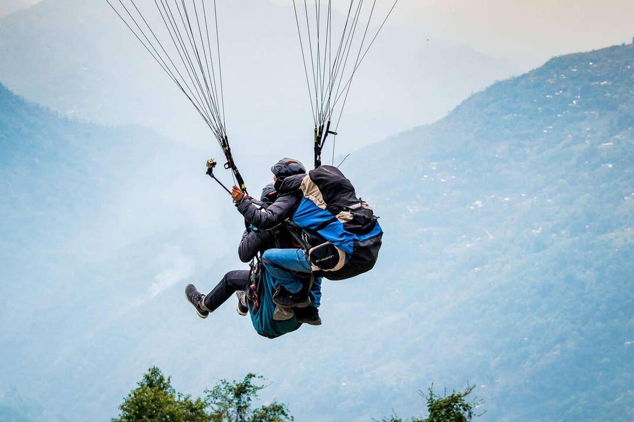 Glide from 2400 meters to 1300 meters in pure exhilaration