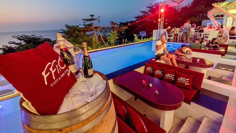 F Flic Cliff & Pool Club