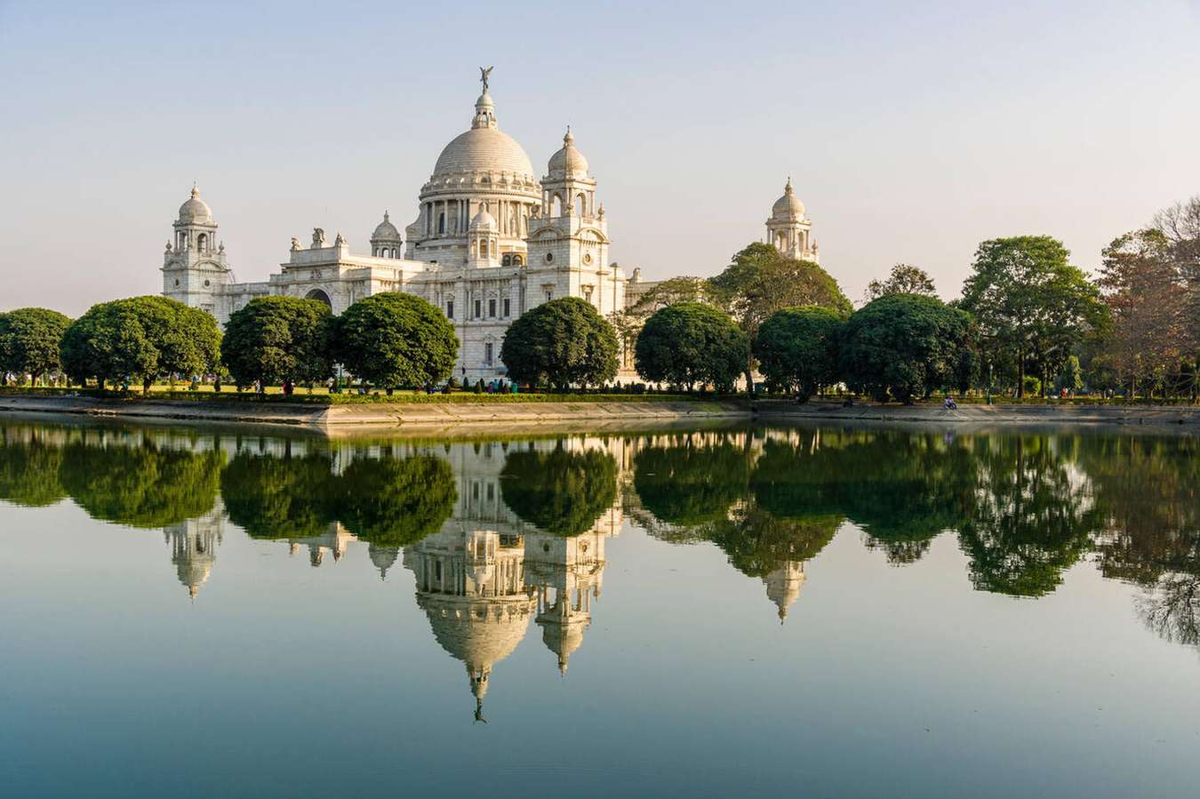 Explore Victoria Memorial and more on a flexible 8-hour Kolkata tour