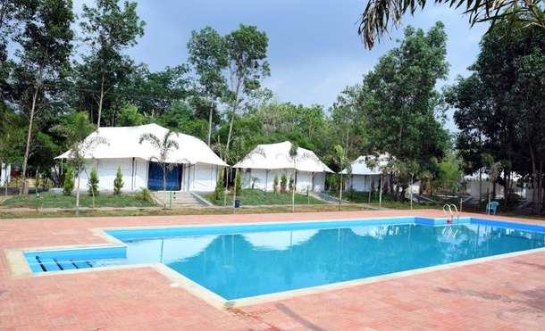 Homestay with Pool View