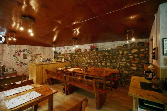 A Secluded Cottage Stay in Tirthan Valley Image