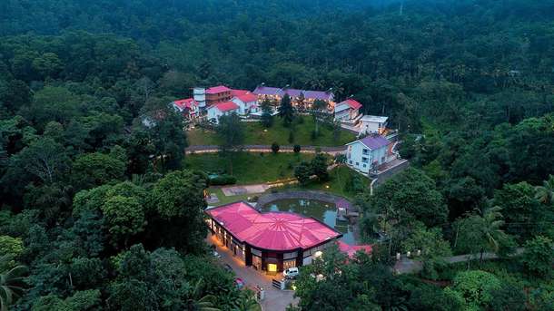 A serene & peaceful stay amidst misty hills of Munnar