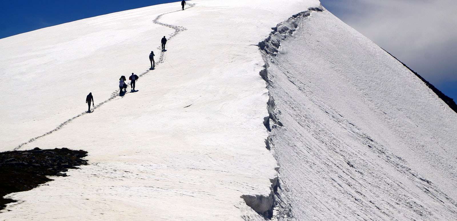 The narrow trail going up to the pass.