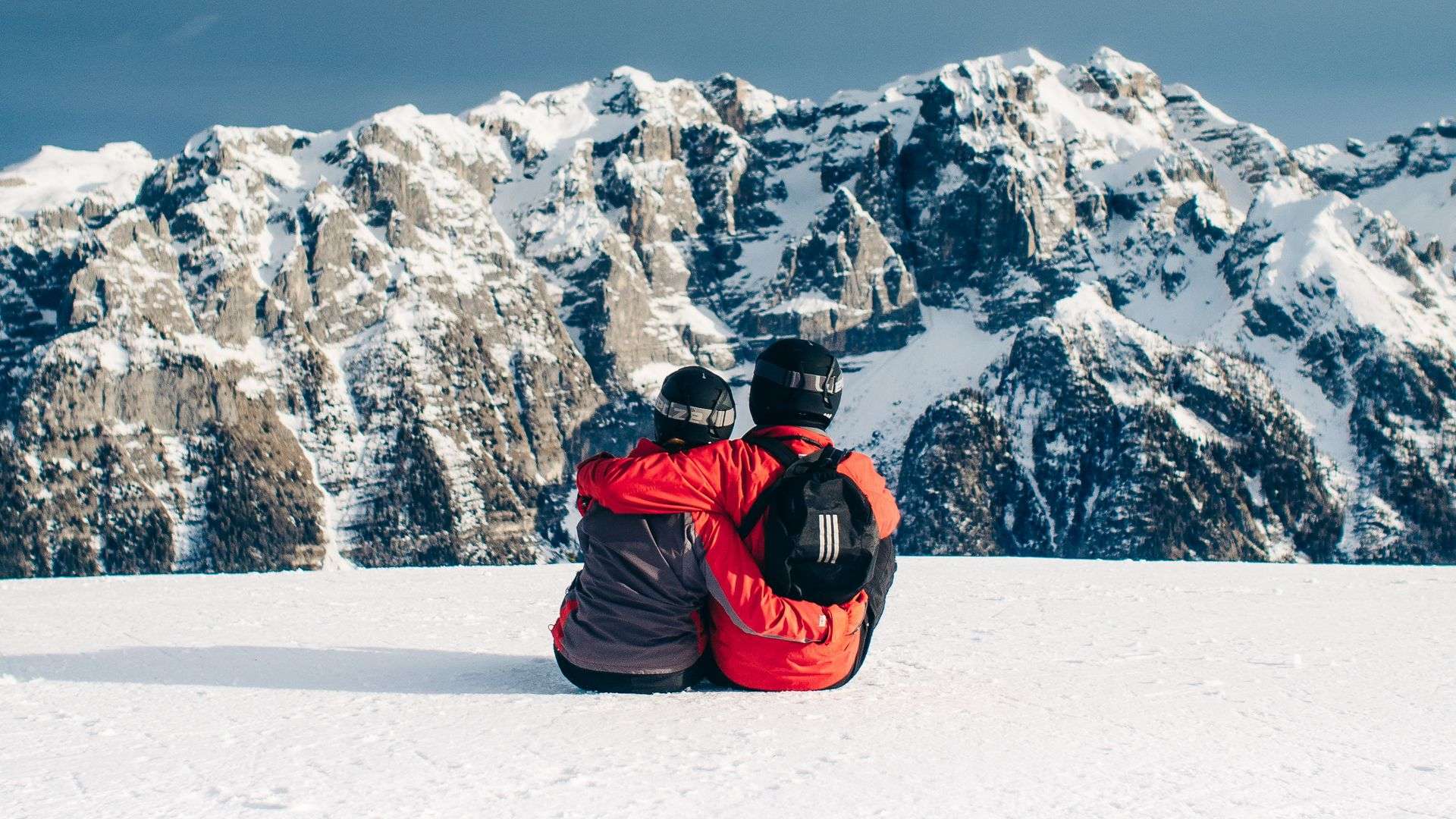 Spend moments together in snowy valleys of Kashmir