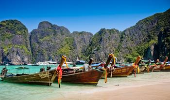8tsqpr7th77e65i7uspdl1ne91vc longtail boat at maya bay, krabi, thailand