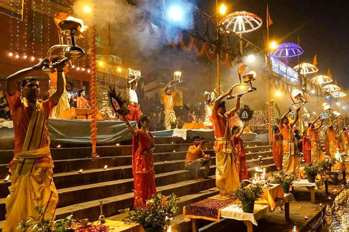 Sail past the iconic Dashashwamedh Ghat during the breathtaking Ganga Aarti