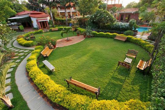 Button Eyes Resort Image