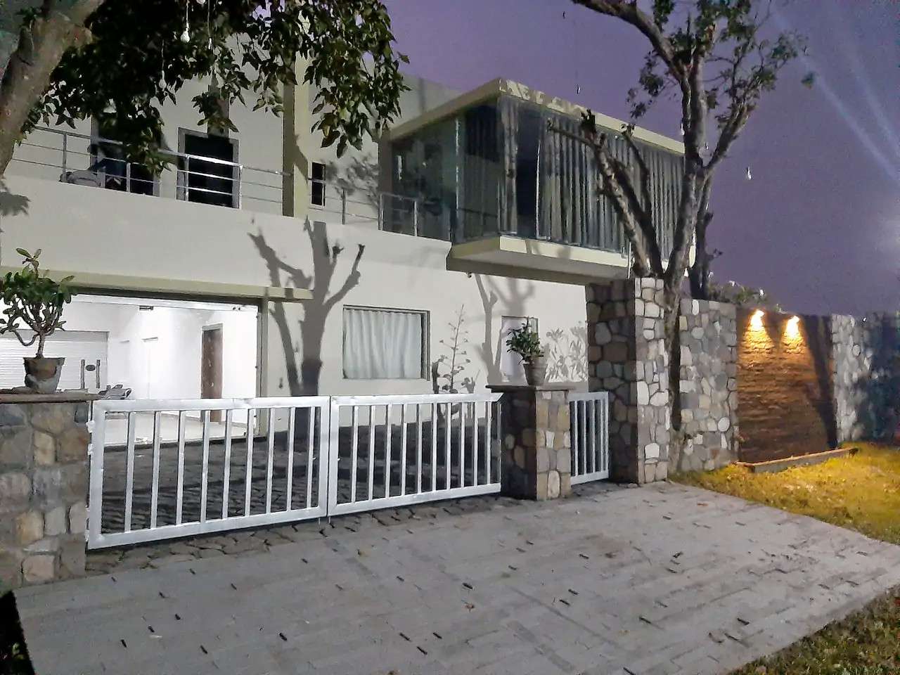 White Tranquil Stay in Rishikesh