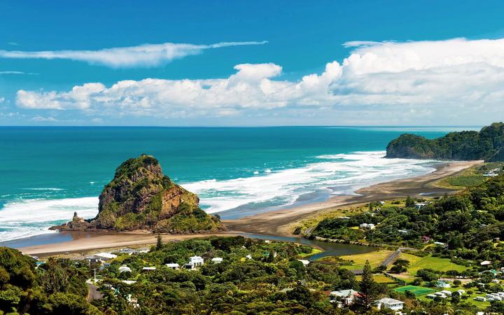 Piha Beach