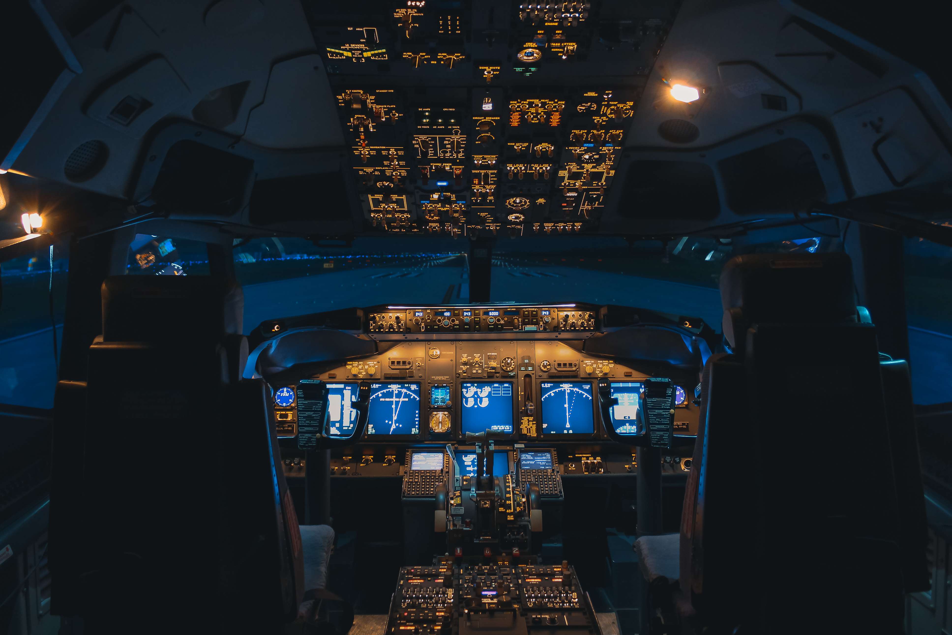Boeing 737 Cockpit 