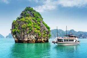 Halong Bay Full-Day Cruise