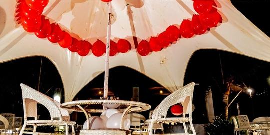 Candle Light Dinner In Mumbai Beach Image