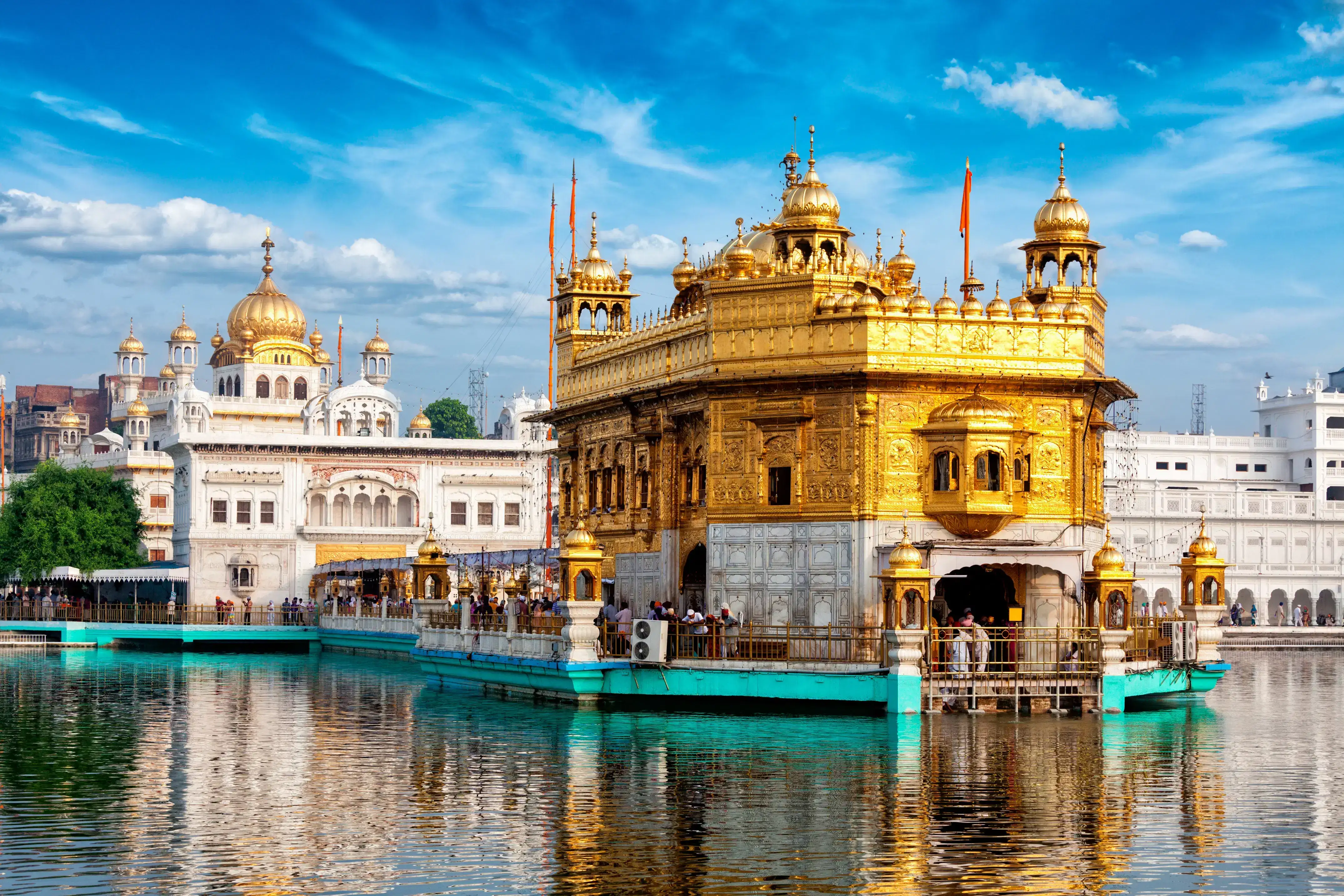 Visit Golden Temple, one of the famous gurudwara 