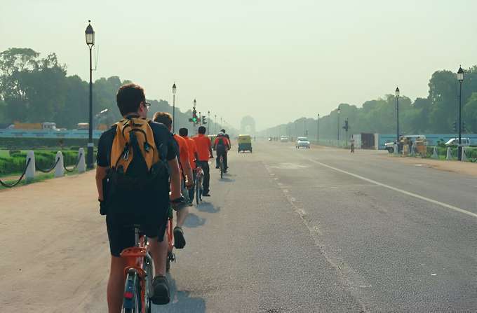 Cycle past Delhi's iconic landmarks, from the Red Fort to Jama Masjid, on a 4-hour guided adventure