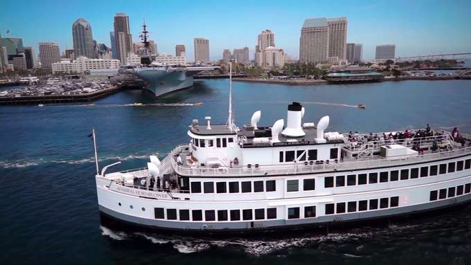 Have a luxurious cruise on the pleasant waters of San Diego