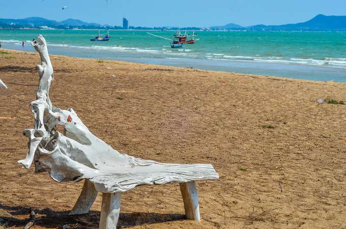 Soak in the sun at Pattaya beach.