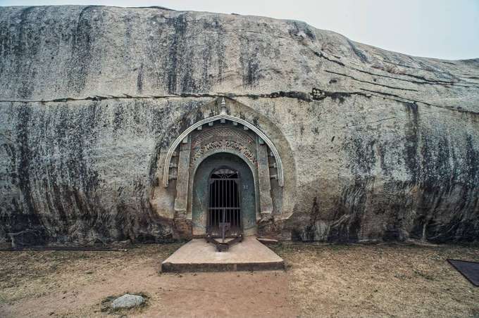 Explore Barabar Caves on an 8-hour day trip from Patna