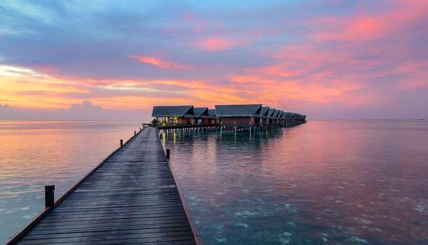 Villas lined up in Adaaran Select Hudhuranfushi