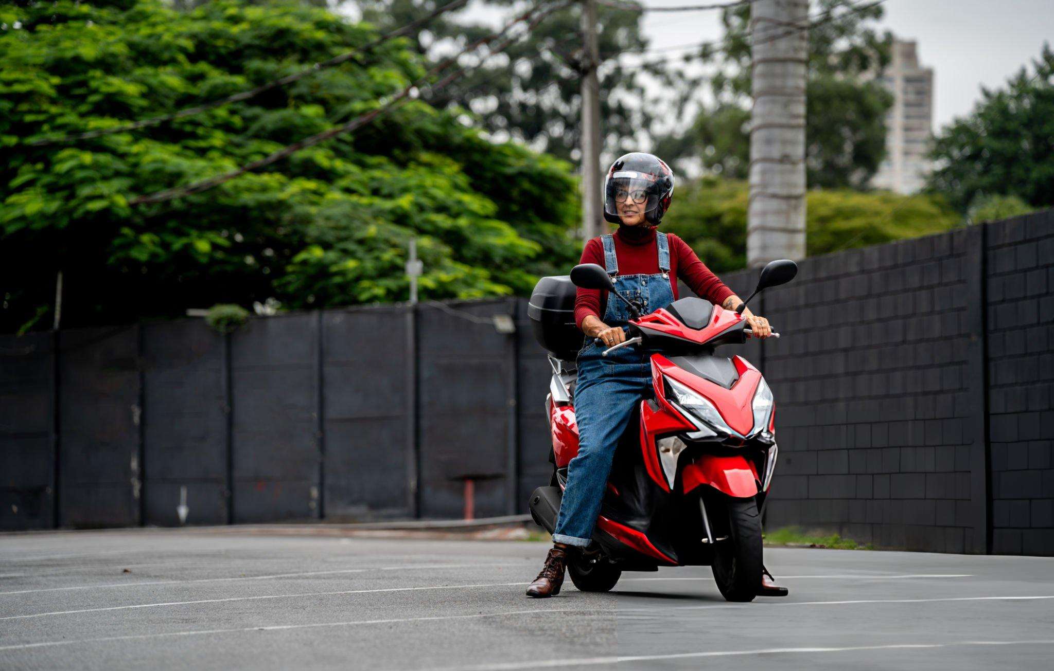 Pose on your stylish rental scooty in Pune