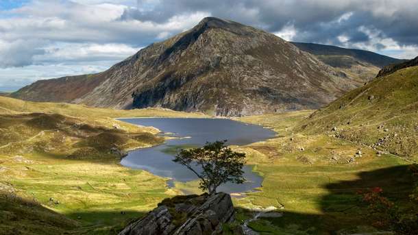 Immerse yourself in the beauty of the nature while visiting Snowdonia National Park