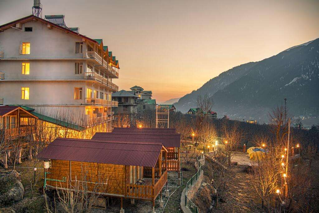 A Cozy Cottage Stay With Mountain Views in Manali