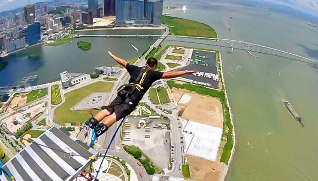 Macau Bungee Jumping: Macau Tower Image