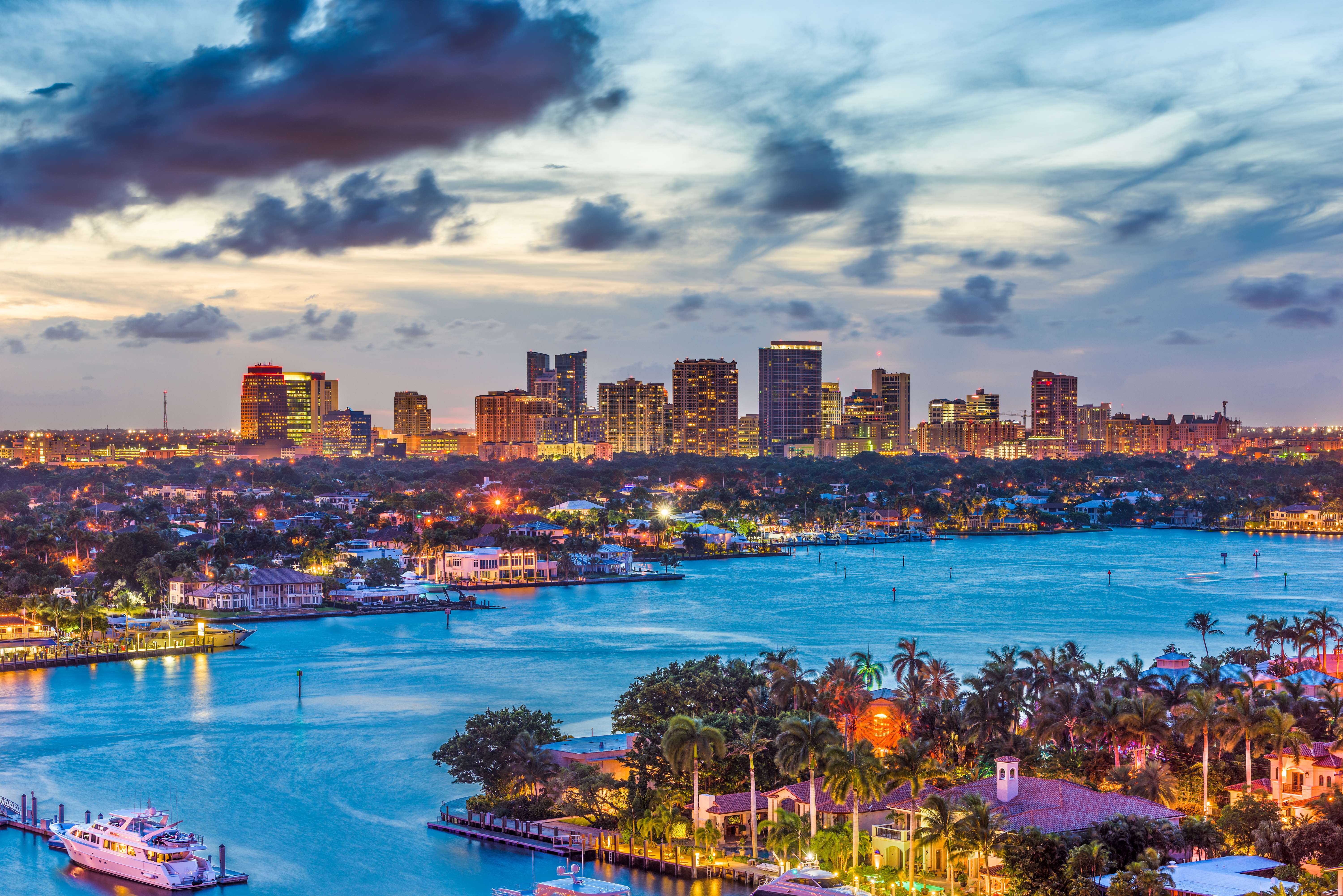 Discover Florida’s magic with thrilling adventures in Orlando and Miami.