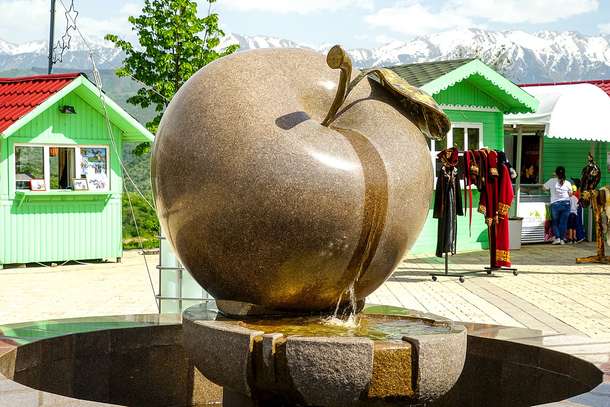 Bhlxui8mvx6gpgxvbo3z0n8helzw 1280px apple fountain (kok tobe park)