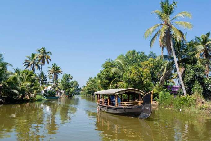 Enjoy a 7-hour Alleppey to Kumarakom tour with backwaters & wildlife