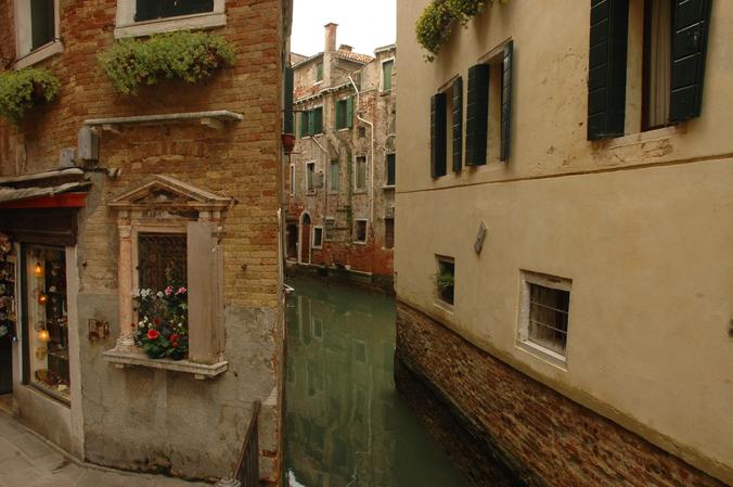 Wolfgang Amadeus Mozart Venetian Home