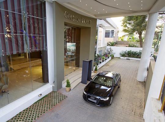 Poolside Candle Light Dinner in Bangalore Image