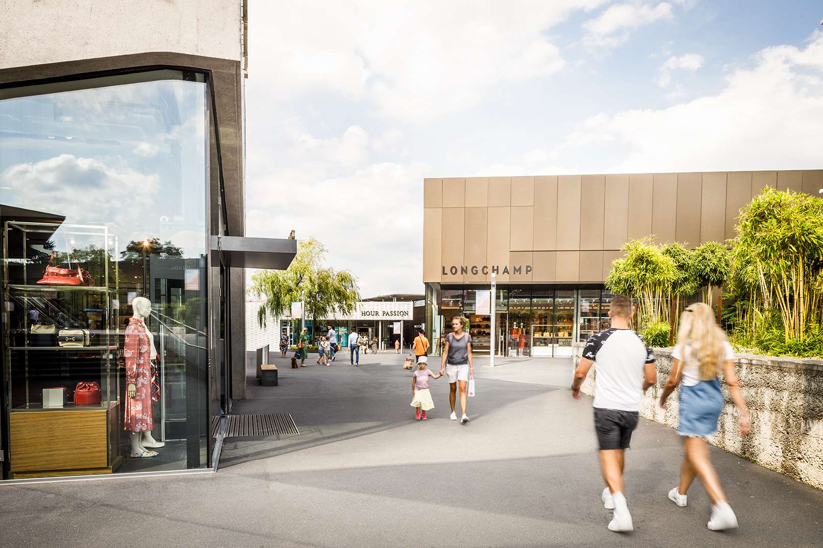 Visitors shopping at OUTLETCITY 