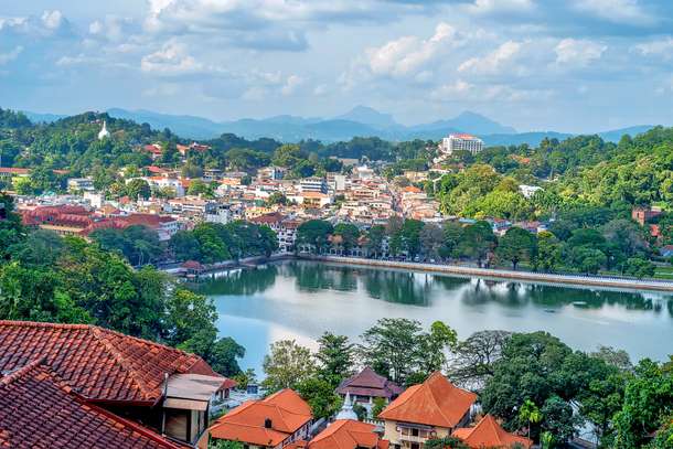 Enjoy the Kandy City Tour with English-speaking guide