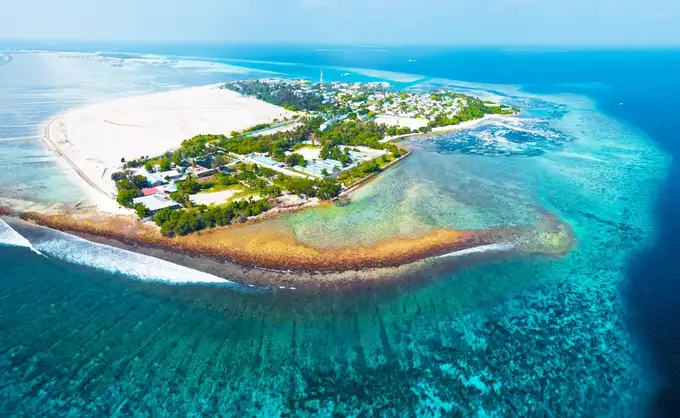 Embark on this tour of Himmafushi island