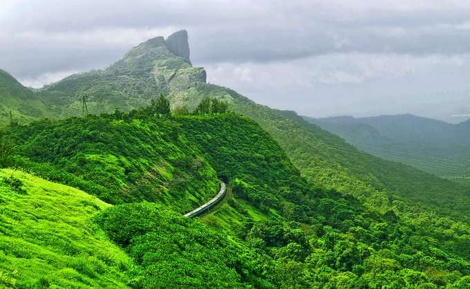 Visit Mahabaleshwar with your friends and family and witness its natural beauty