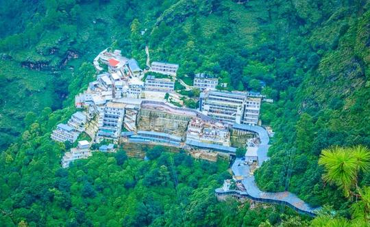 Vaishnodevi Tour Package With Patnitop And Pahalgam Image