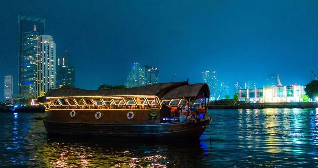 Loy Nova Cruise at night.