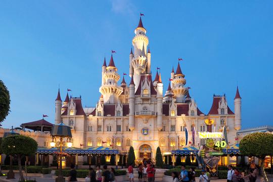 Singapore Adventure | Wildlife Encounters & Sightseeing Image