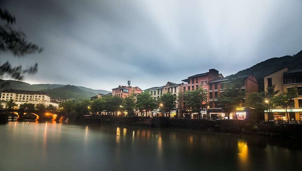 The Waterfront Shaw, Lavasa | Luxury Staycation Deal