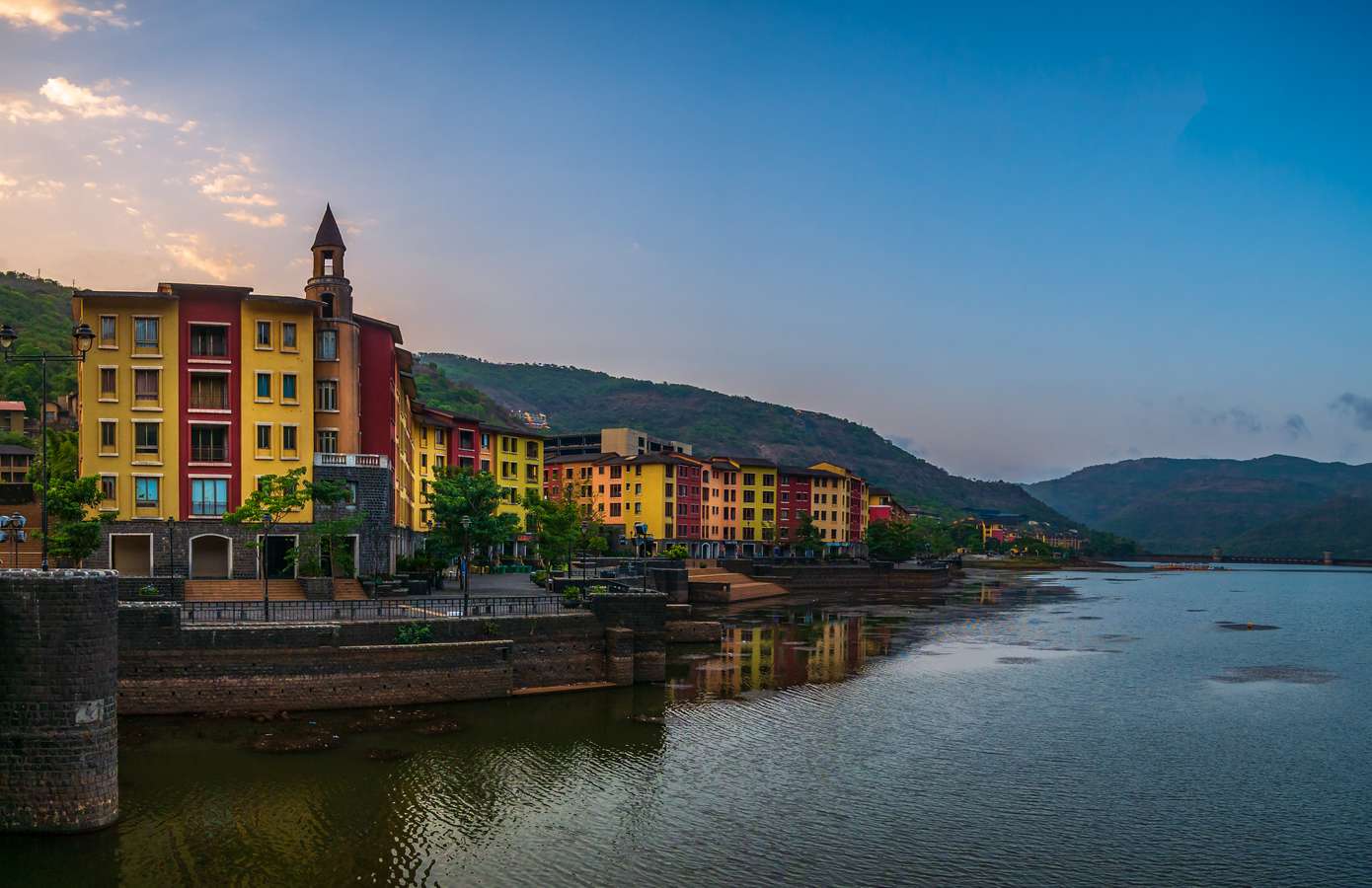 Embark on an 8-hour Pune to Lavasa sightseeing tour & marvel at its Italian-inspired landscapes