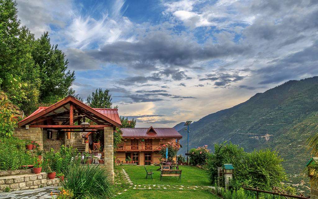 A Quite Hideaway with Valley Views in Kullu